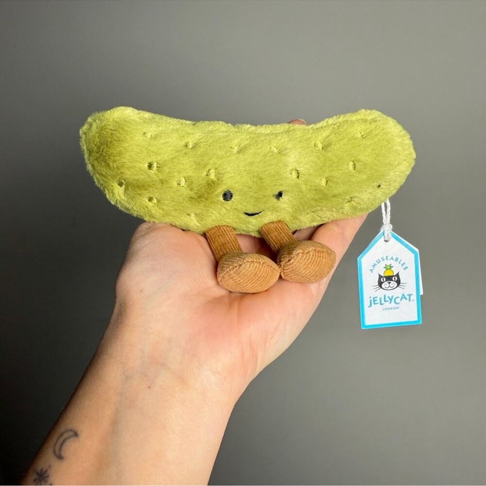 Jellycat Amuseable Green pickle nwt authentic